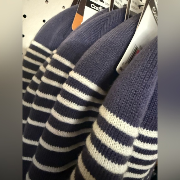 Women’s Carhartt Dark Purple and White Striped Knit Cap - Picture 4 of 4